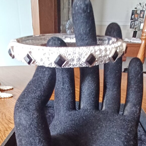 Gorgeous Rhinestone Bracelet - Picture 3 of 8